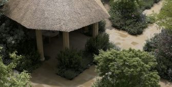 Chelsea Garden Design Thatched Summerhouse awarded Gold Medal designed by Roger Platts